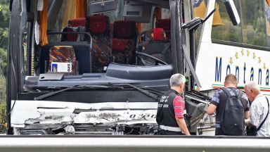 Здравният министър посети ранени в автобусната катастрофа на "Хемус"