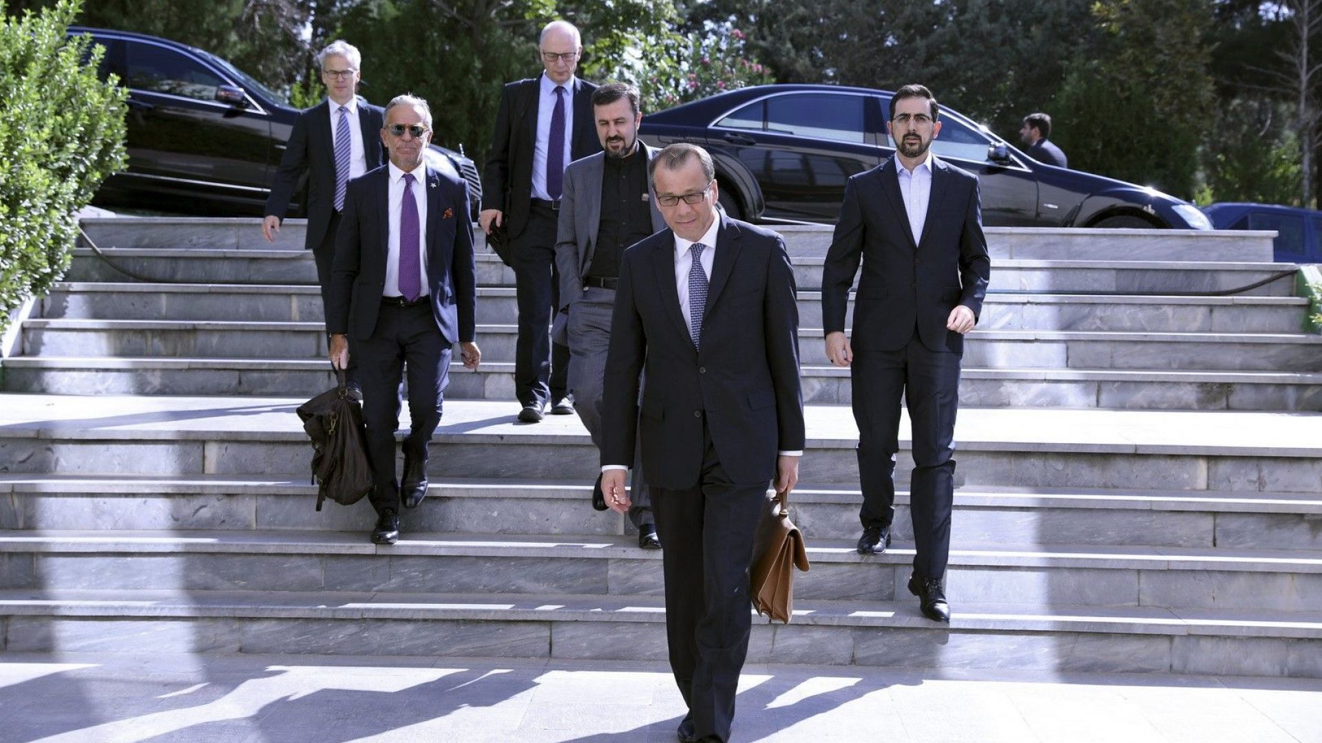 Иран е започнал да обсъжда нерешени въпроси по съмнения че