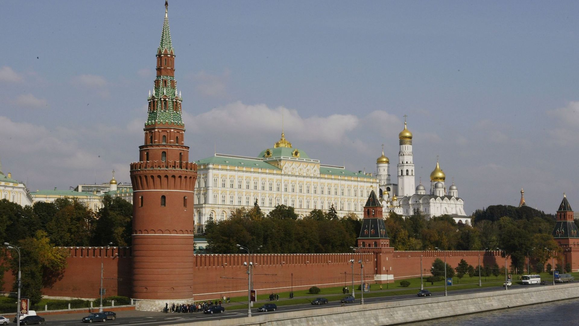 Руски съдебни пристави влязоха в офиса на "Свободната Европа" в Москва