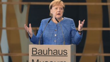 Меркел: Търговската война поставя икономиката в сложна ситуация