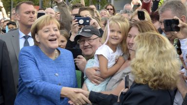 Ангела Меркел откри музей на Баухаус под засилена охрана