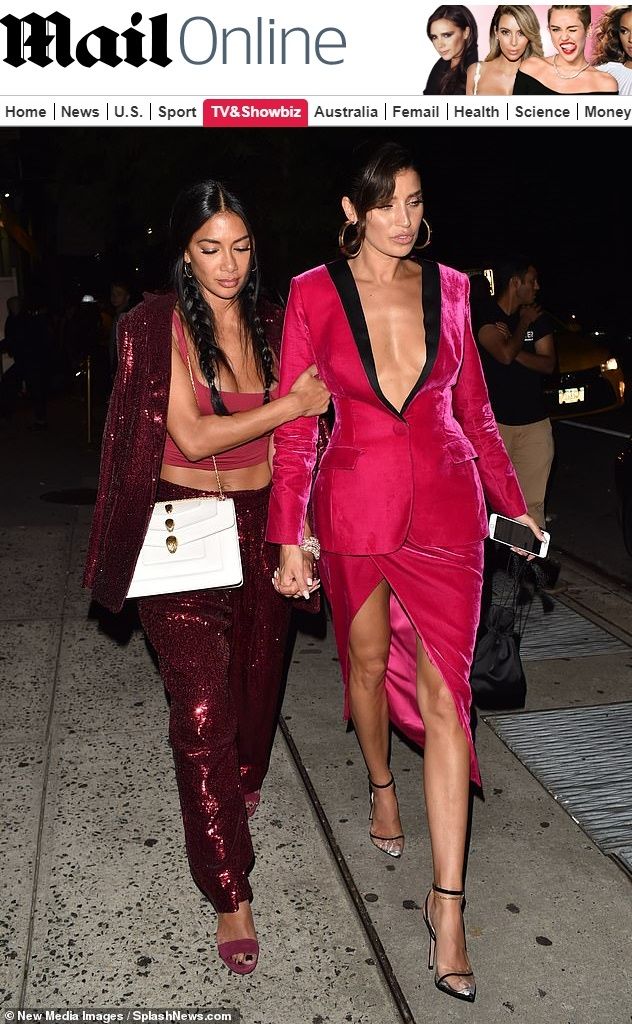 Никол си тръгва с нейна приятелка от партито след Седмицата на модата в Ню Йорк
