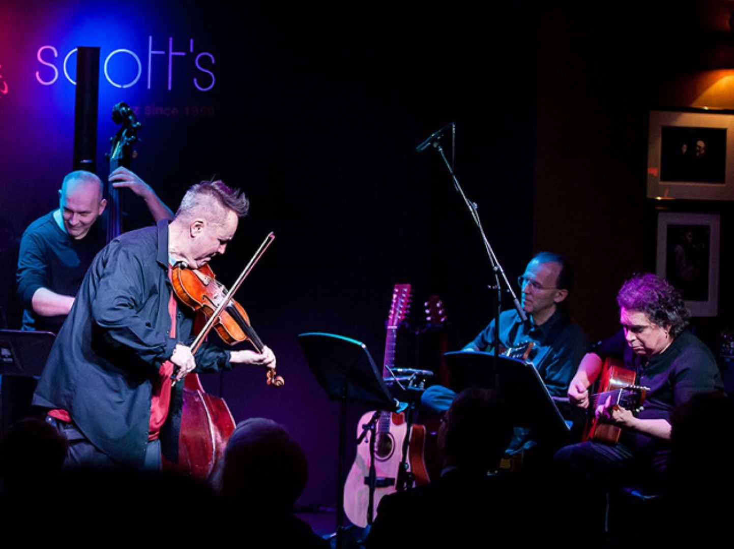 Виртуозният цигулар Найджъл Кенеди пристига в България за концерта си на 21 септември в Пловдив - с кола!