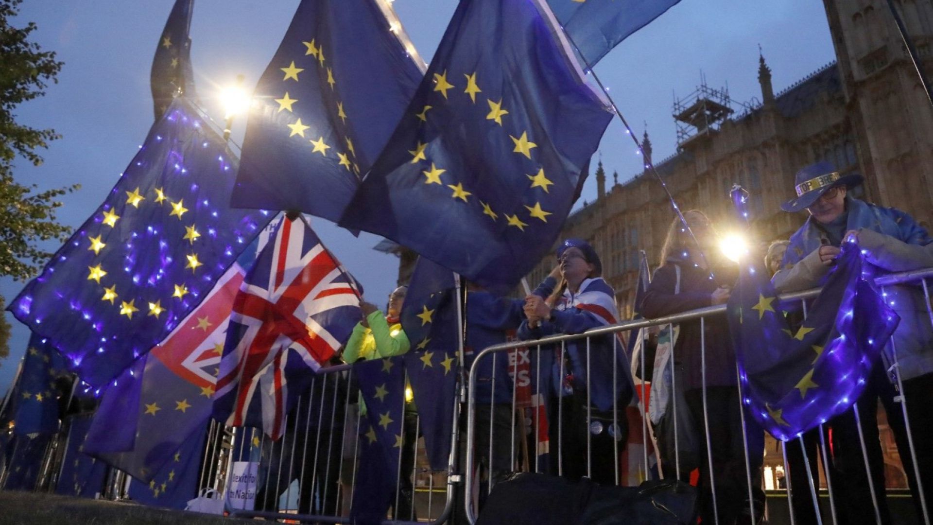 Британските депутати нанесоха днес ново тежко поражение на премиера Борис