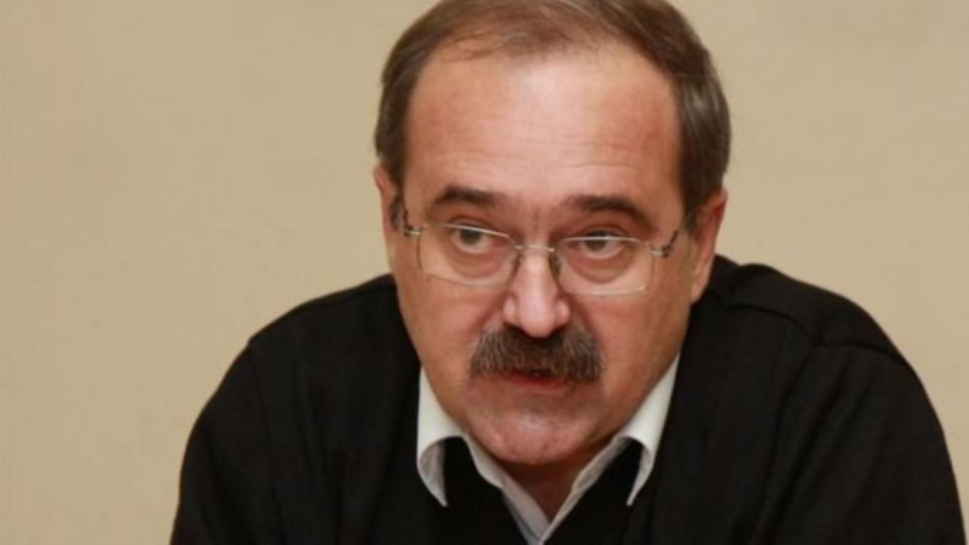 Не съм се поставял в услуга на ничия организация още