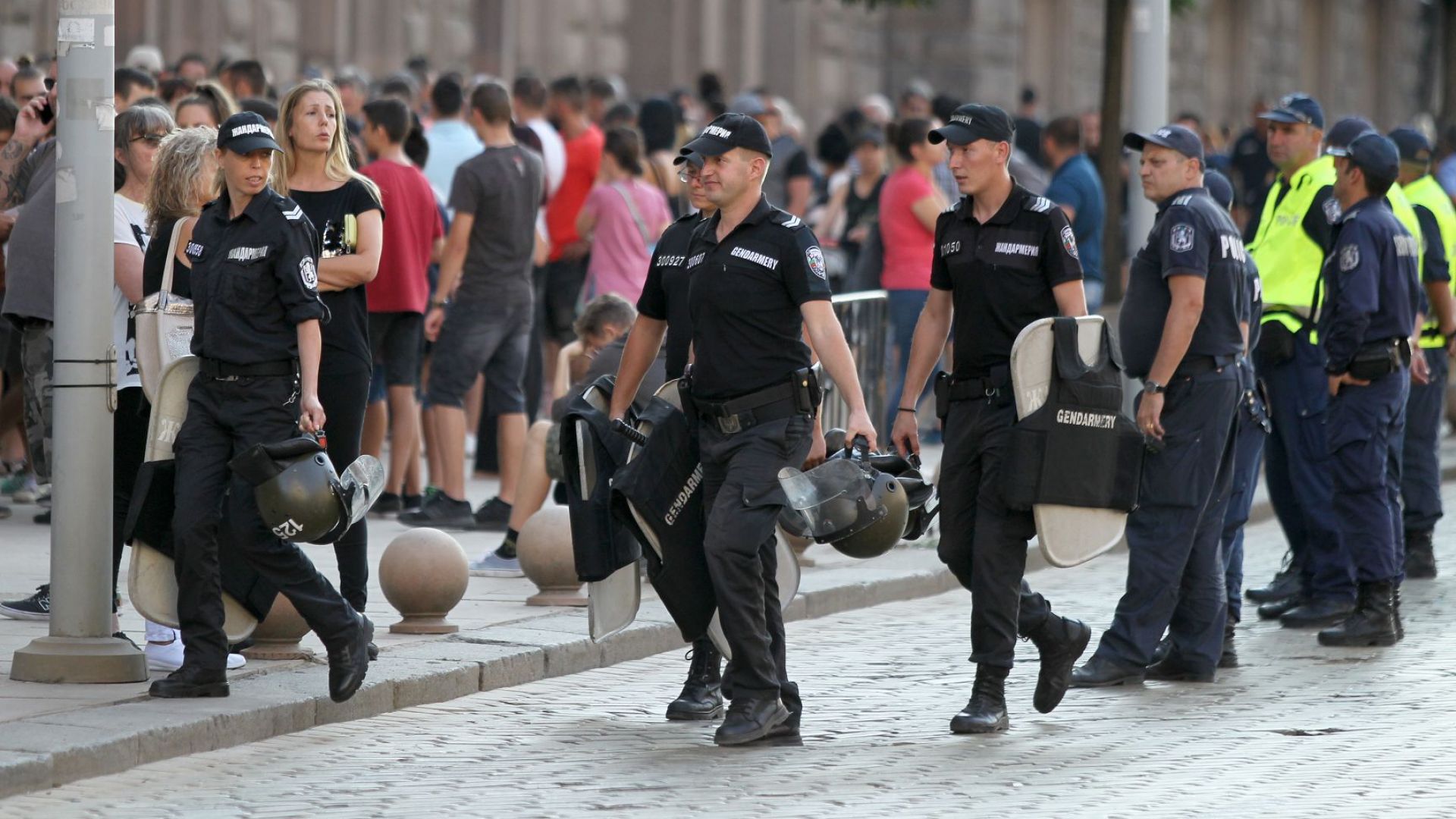 Шествие в подкрепа на Гешев за главен прокурор и протест се състояха в София