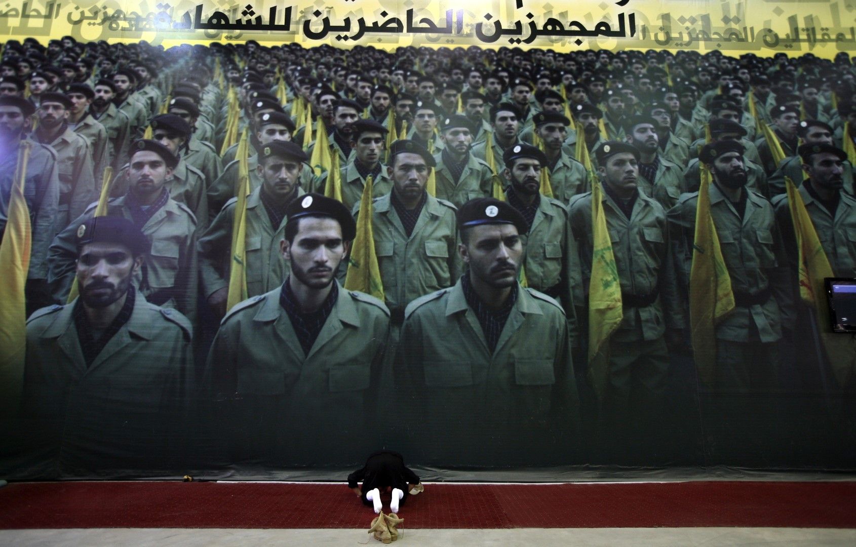 Бойци на Хизбула почитат смъртта на свой воин, снимка юли 2008 г.