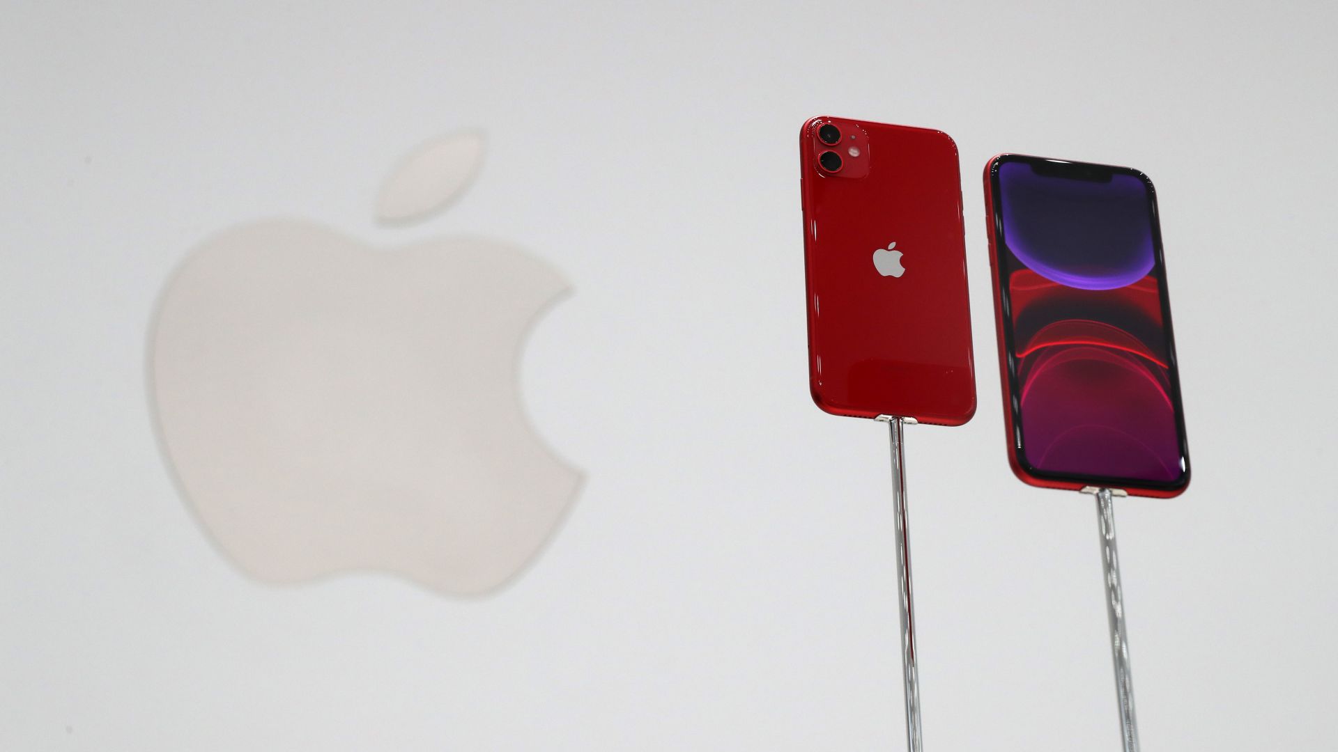 Продали дефектни iPhone смартфони за милиони долари