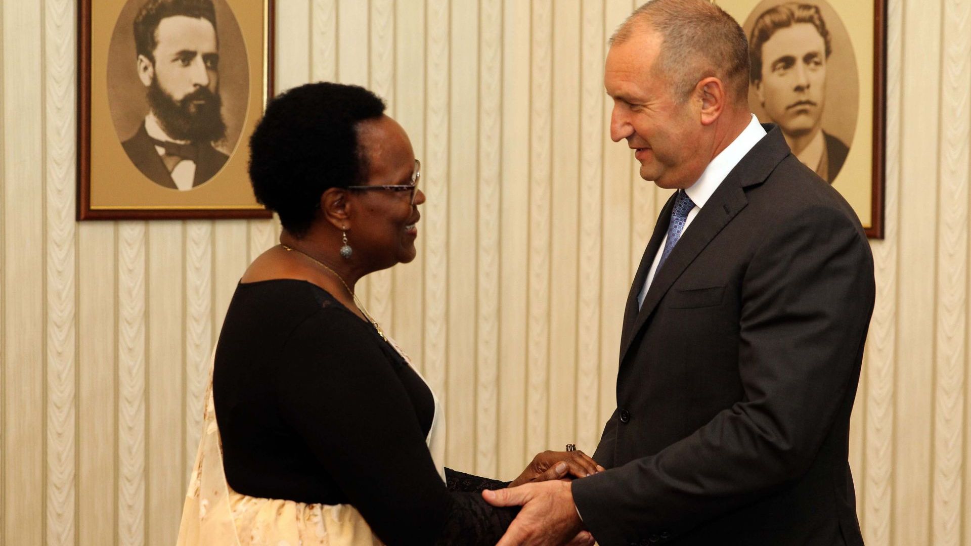 Семейството е най добрата и незаменима среда за отглеждане и възпитаване