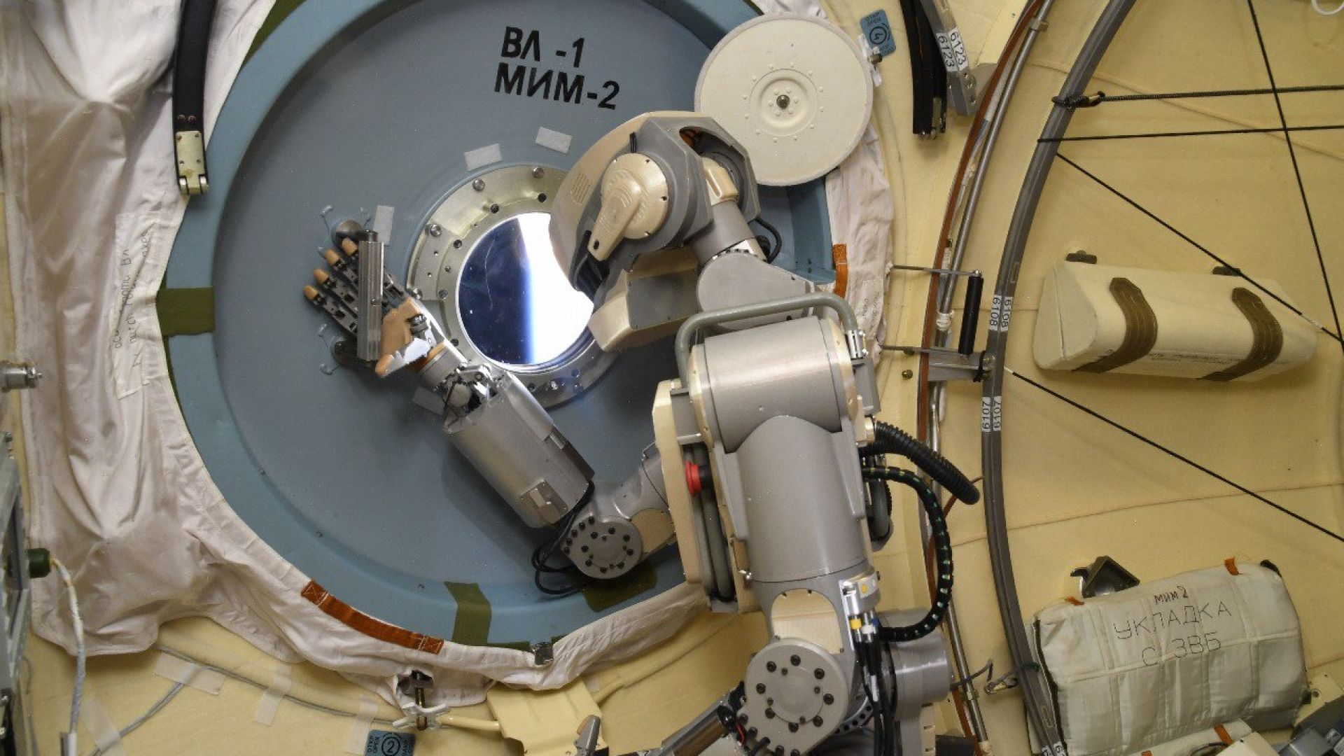 Руският робо-космонавт "Фьодор" се върна на Земята (снимки)