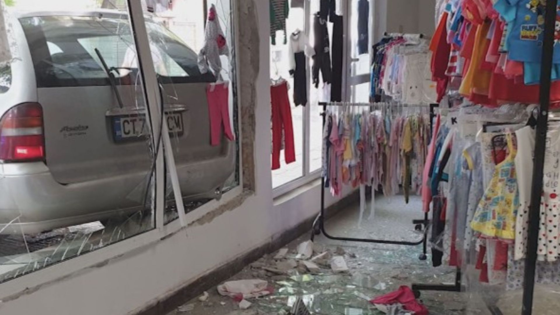 Шофьор с 2 82 промила алкохол в кръвта влезе с колата