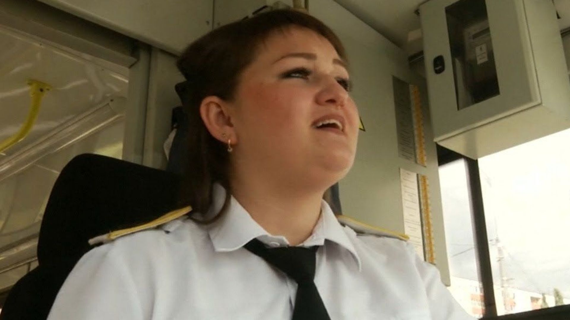 Пееща ватманка забавлява пътниците в Казан (видео)