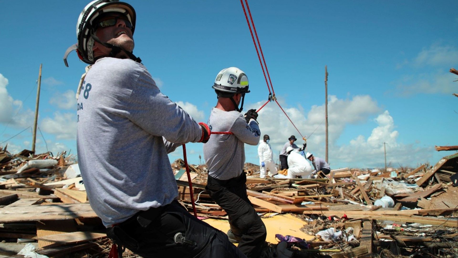 2500 души в неизвестност след урагана Дориан
