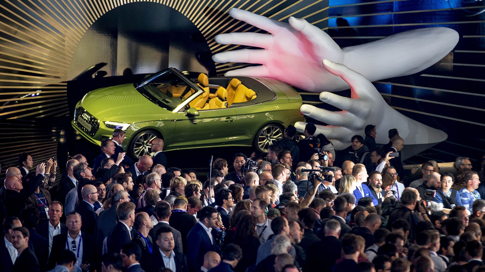 Стълб на германската промишленост от десетилетия автомобилният сектор вече започва