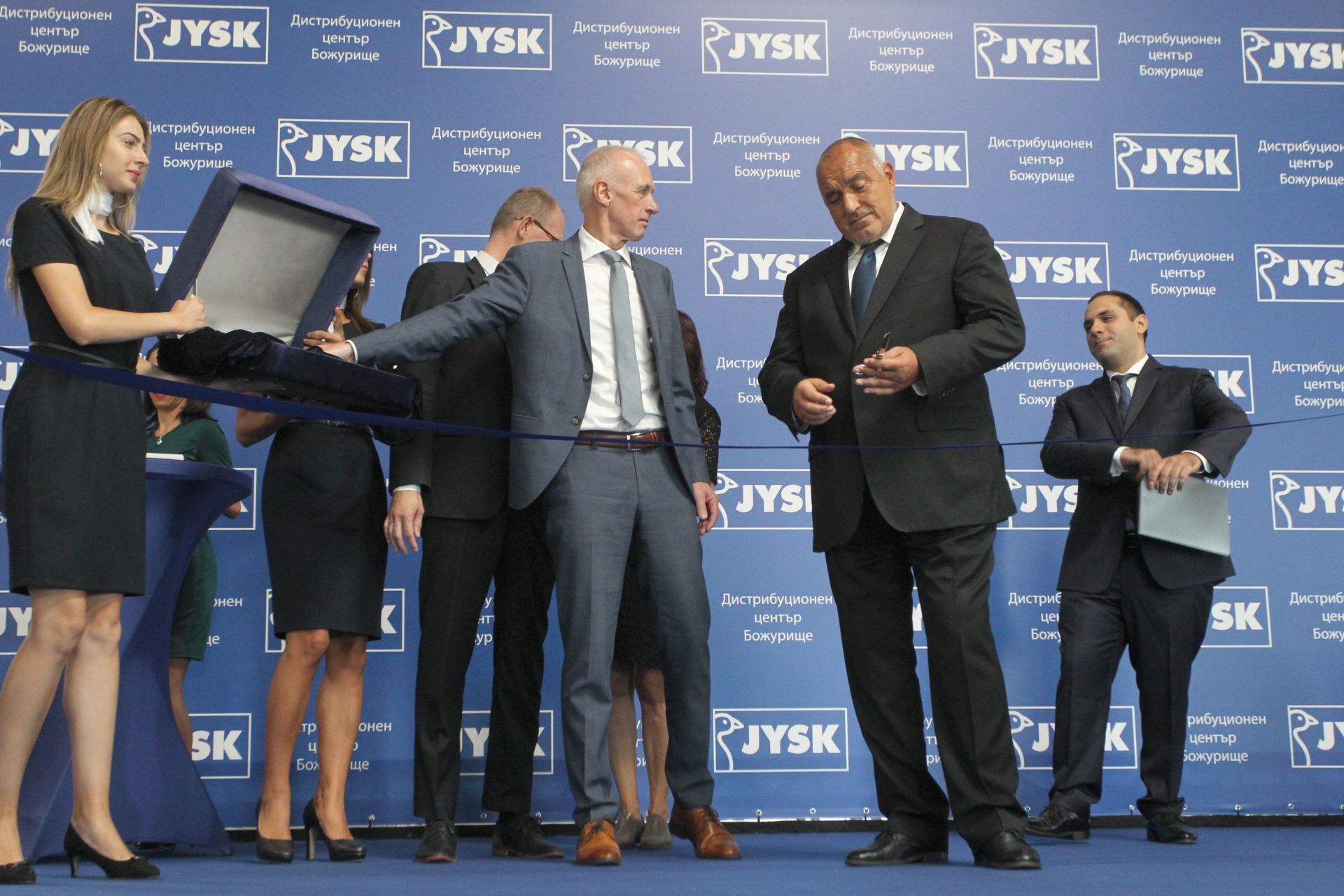 Министър-председателят Бойко Борисов присъства на откриването. Сред гостите бе и министърът на икономиката Емил Караниколов (вдясно)