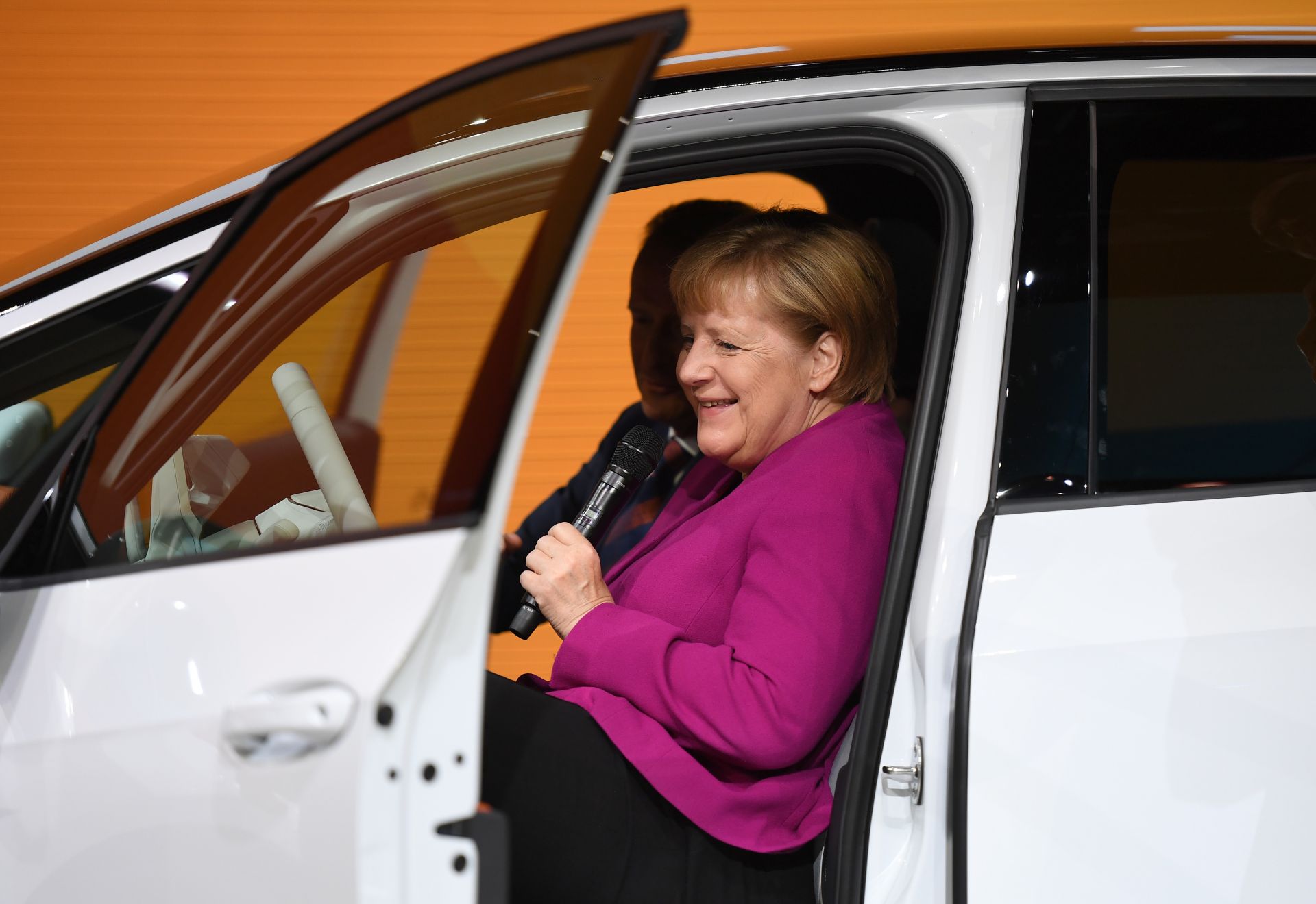 Меркел на автоизложението във Франкфурт