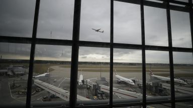 "Пауза за Хийтроу" ще атакува летището с мини самолетчета