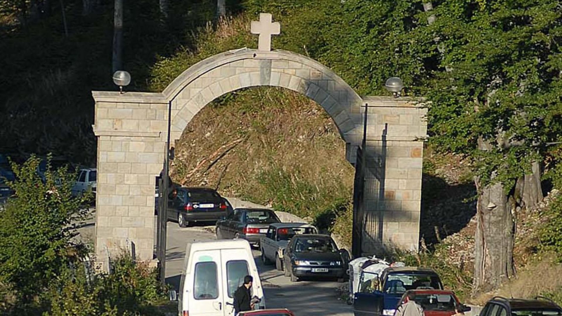 Хиляди поклонници се очаква да се съберат в местността Кръстова