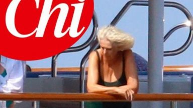 Списание на Берлускони публикува снимки на Камила по бански