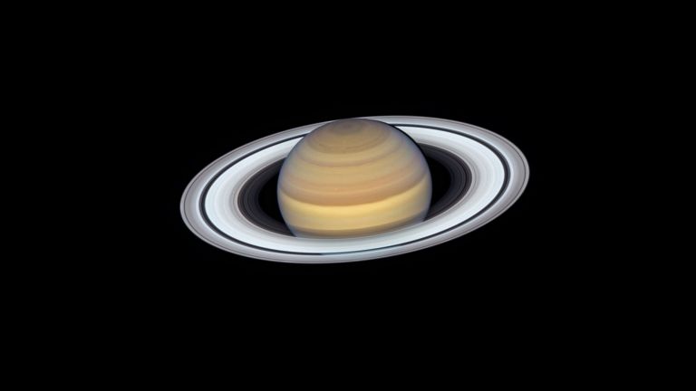 "Покойният" aпарат "Касини" помага за загадката с горещата атмосфера на Сатурн