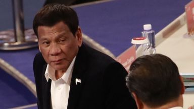 Президентът на Филипините: Стреляйте по корумпирани служители, но не ги убивайте
