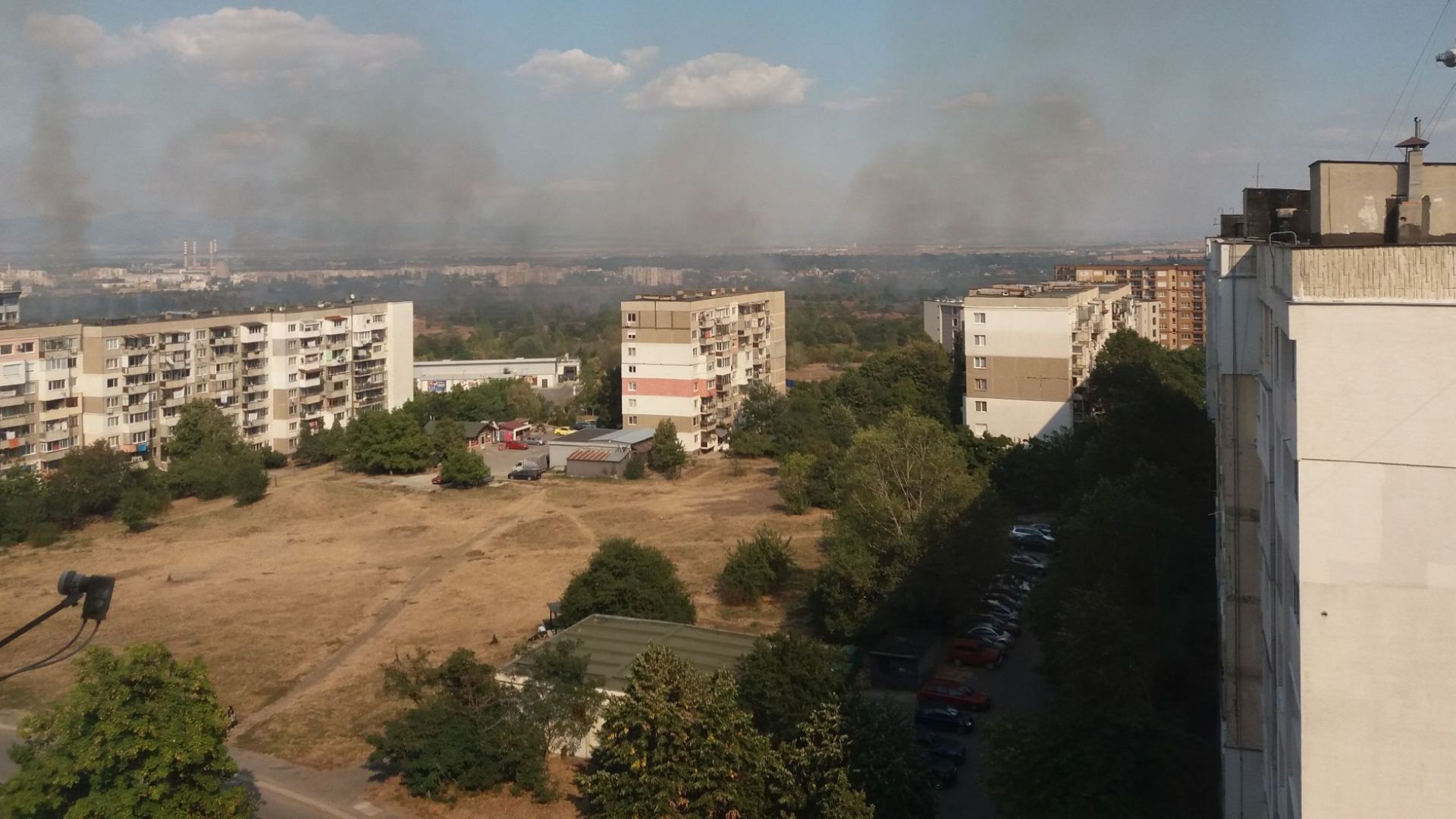 Пожар пламна в неделя следобед край столичния квартал Горубляне Запалили