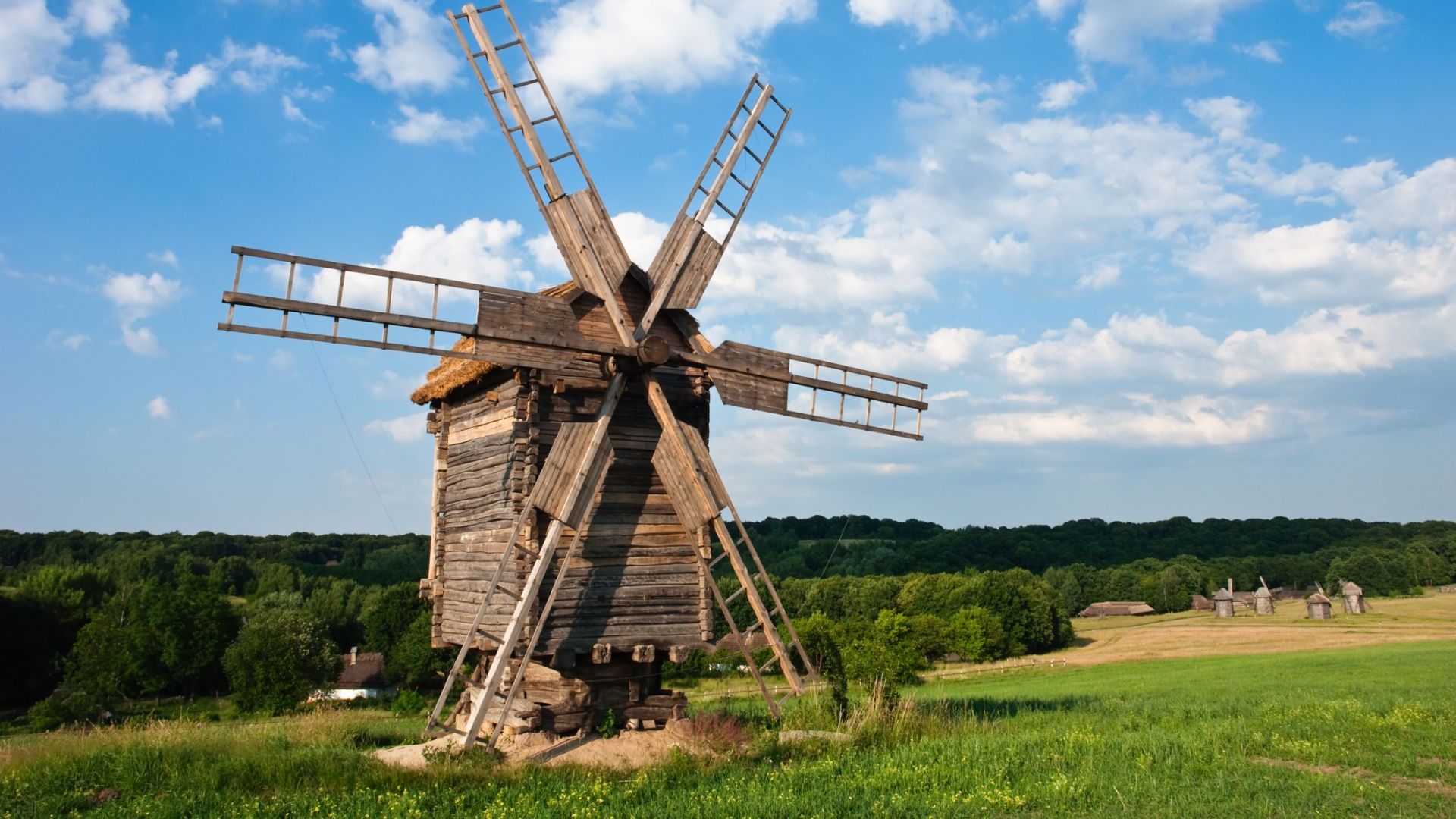 Пожар изпепели вятърната мелница в исперихското село Белинци съобщиха от