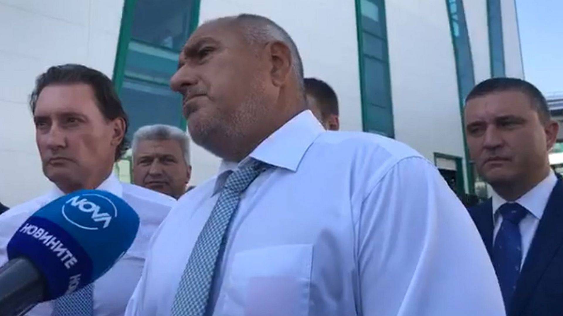 Ако говорим за неговия телефон добре Защото това беше саботаж