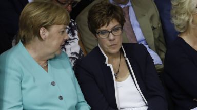  Наследничката на Меркел готвела пуч против канцлера? 