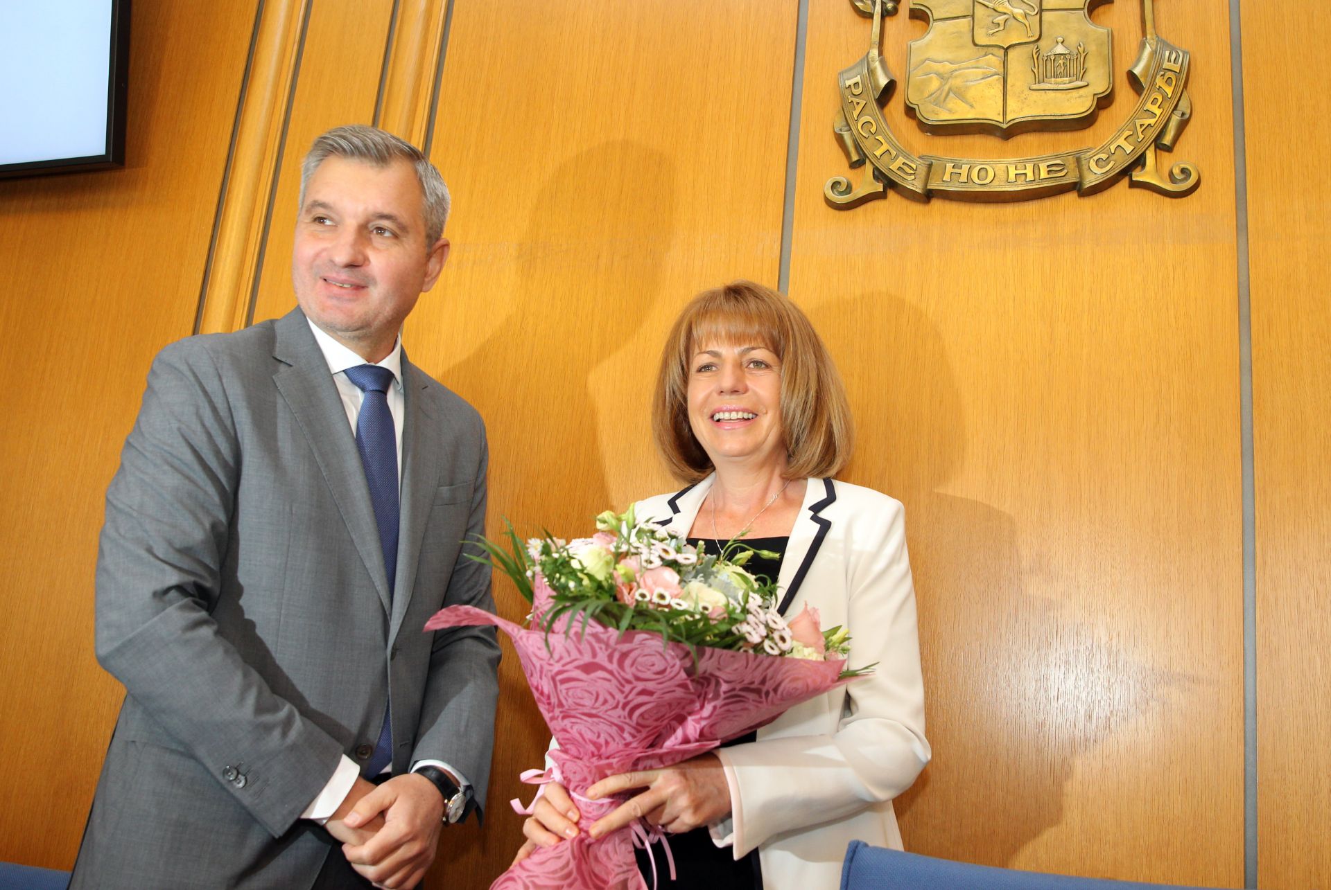 На снимката: кметът на София Йорданка Фандъкова и председателя на СОС Елен Герджиков.