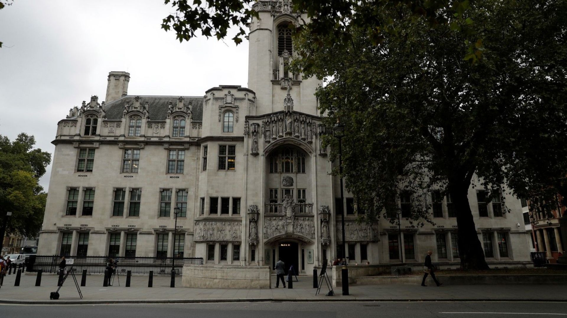 Три дни британският Върховен съд ще обсъжда законно ли Борис Джонсън спря работата на парламента