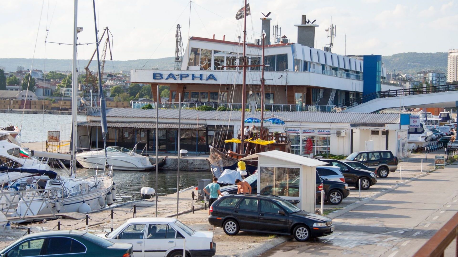 Екипажът на кораб Ника Фортуна бедства в Пристанище Варна Запад от