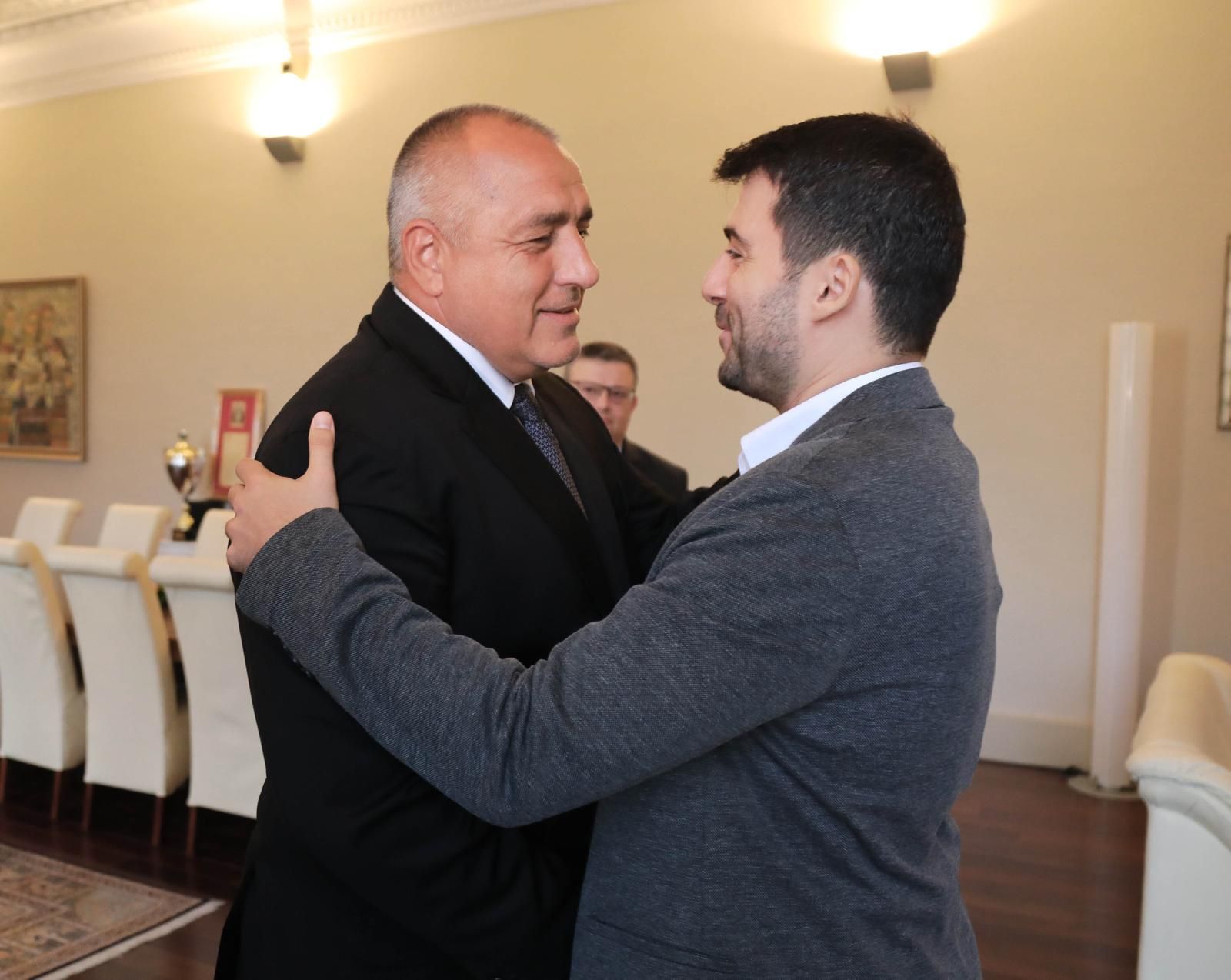 Бойко Борисов прегърна Желяз Андреев на среща в Министерски съвет