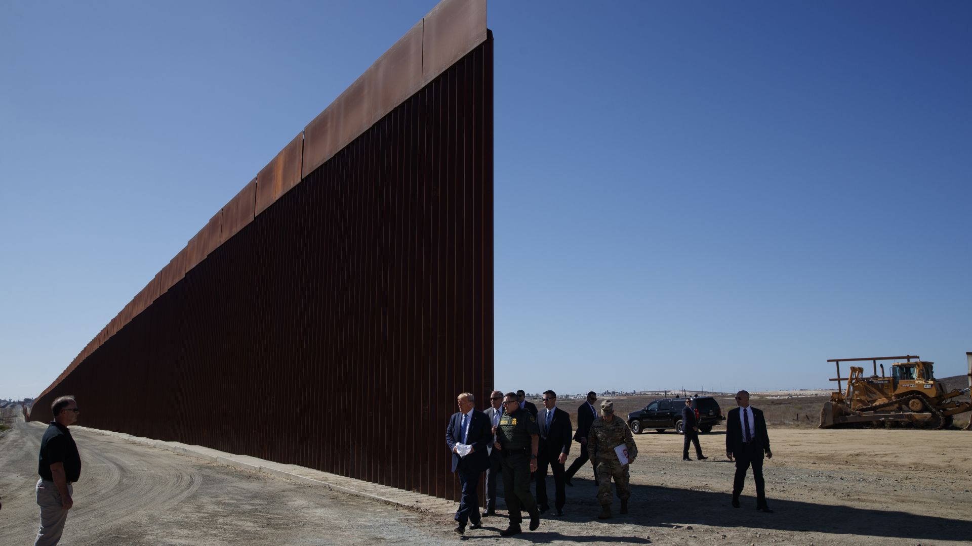 Пентагонът получи ново искане от Тръмп за изграждане на стена с Мексико