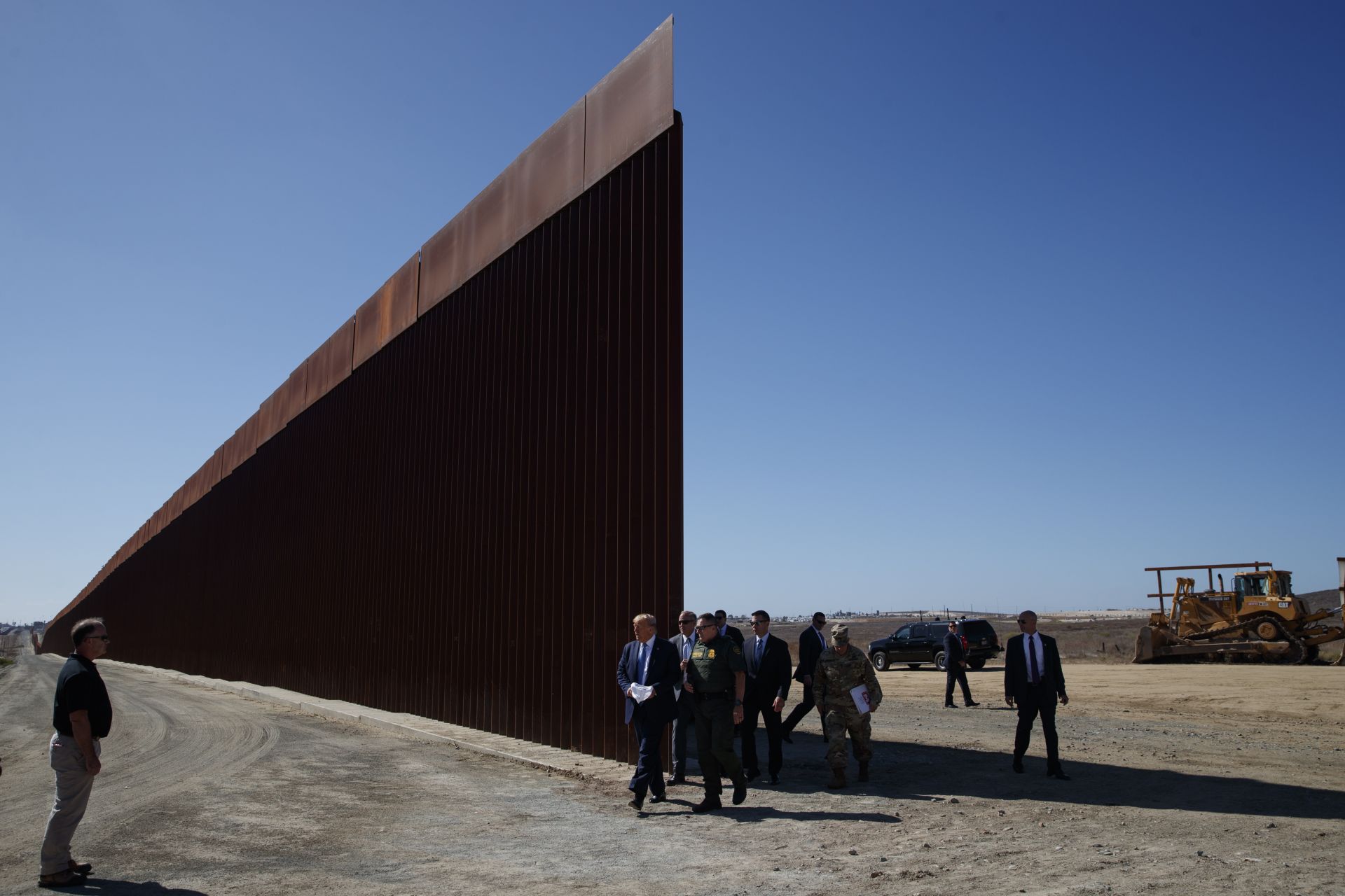 Пентагонът получи ново искане от правителството на Тръмп за изграждане на 435 километра стена по границата с Мексико