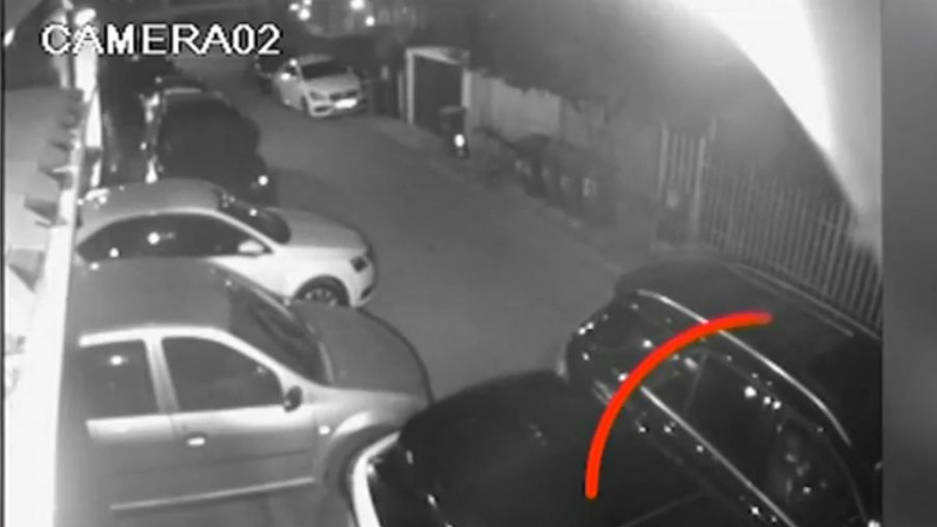 Откраднаха коли за над 300 000 лв. от паркинг на столичен хотел (видео)