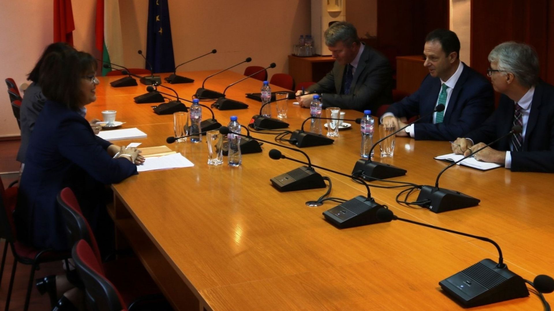 Председателят на НС на БСП Корнелия Нинова се срещна с