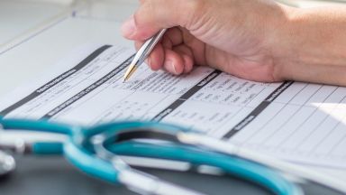 Лекар и собственик на фирма източили крупна сума от Националния