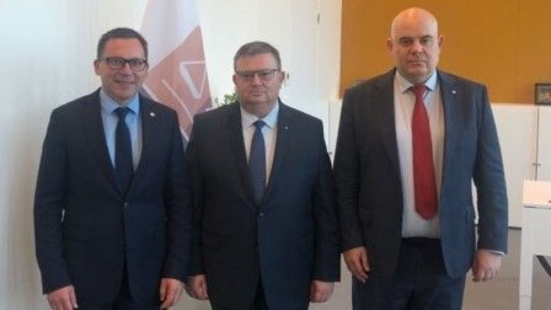 Цацаров и Гешев се срещнаха в Хага с президента на Евроджъст