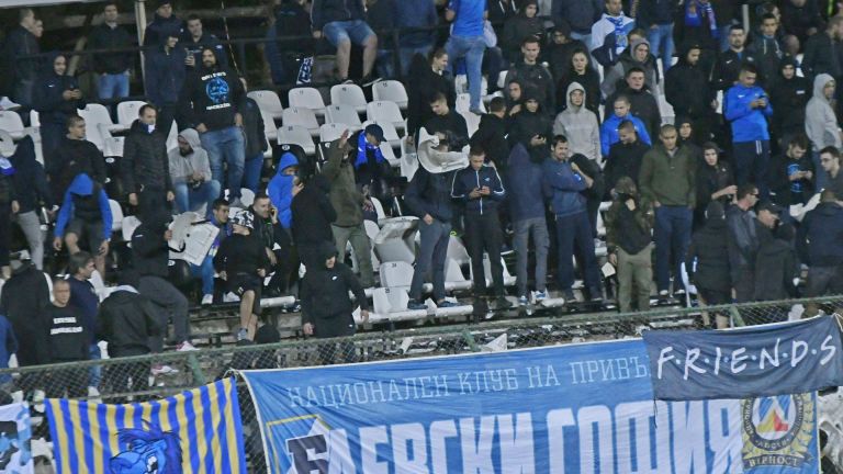 Задържаха още осем фена на Левски 