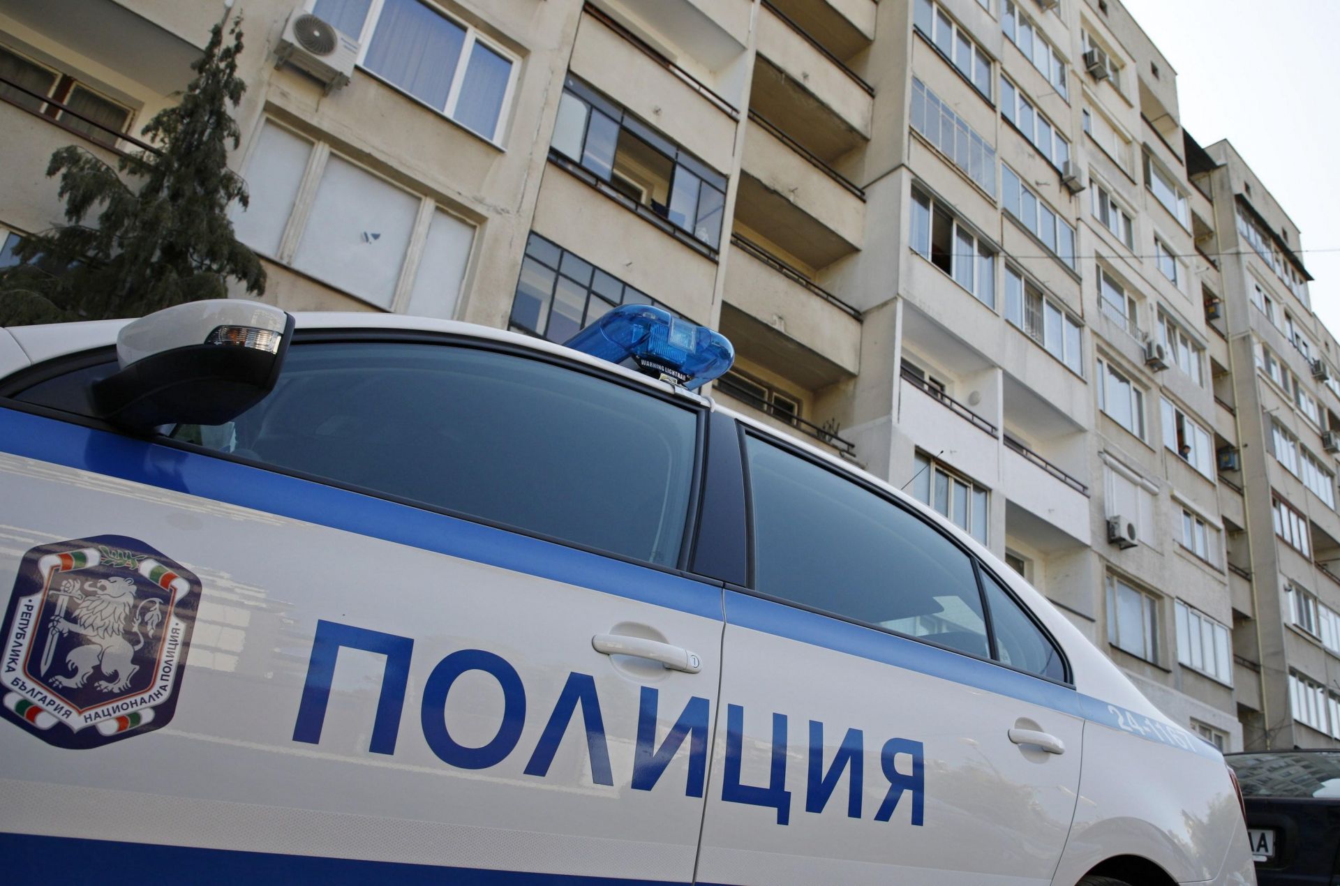 Командоси и полицаи изведоха 57 годишния мъж, баракадирал се в жилището си в кв. Овча Купел в София