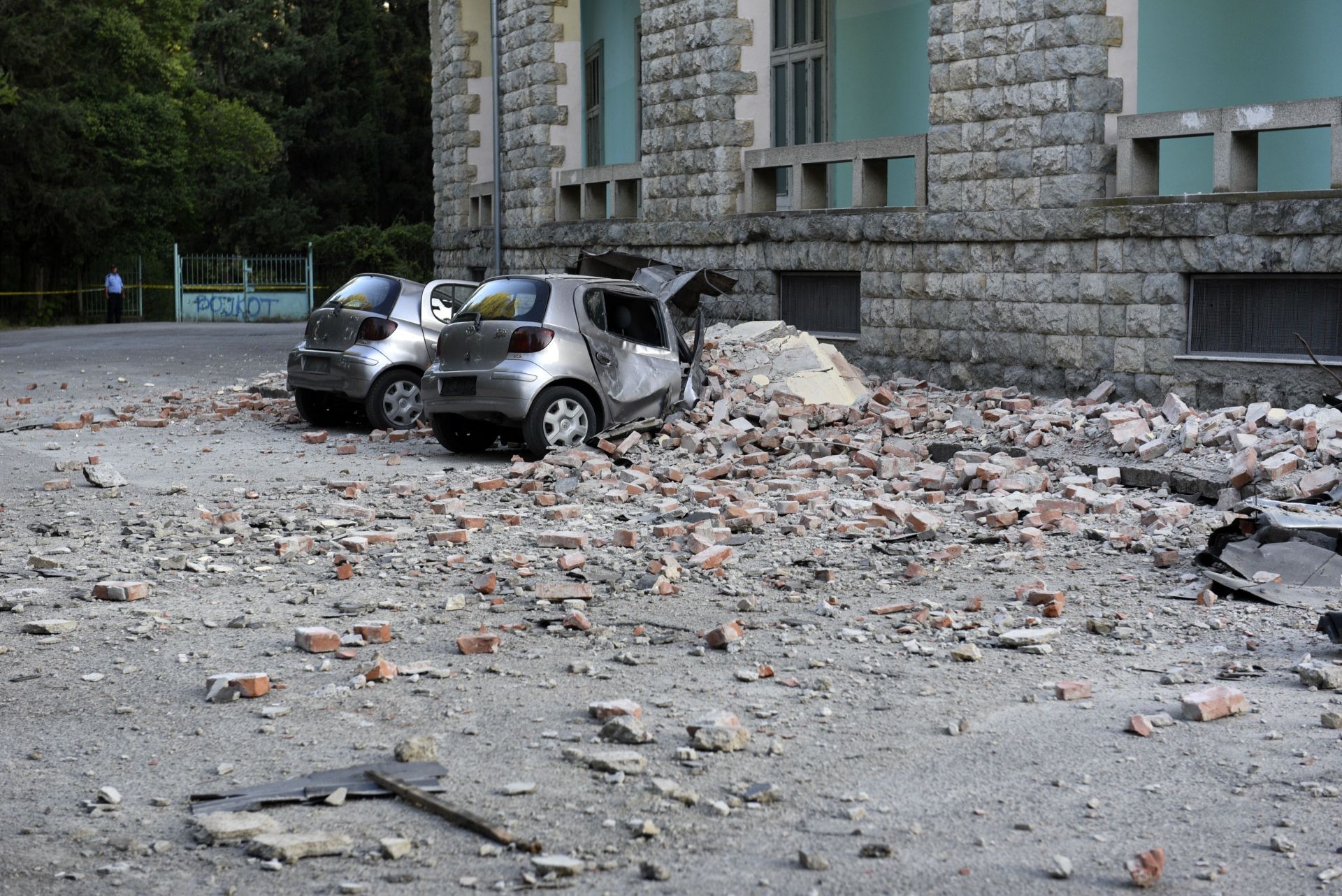 Вчера следобед в Албания бе регистрирано земетресение с магнитуд 5,8, последвано от множество вторични трусове