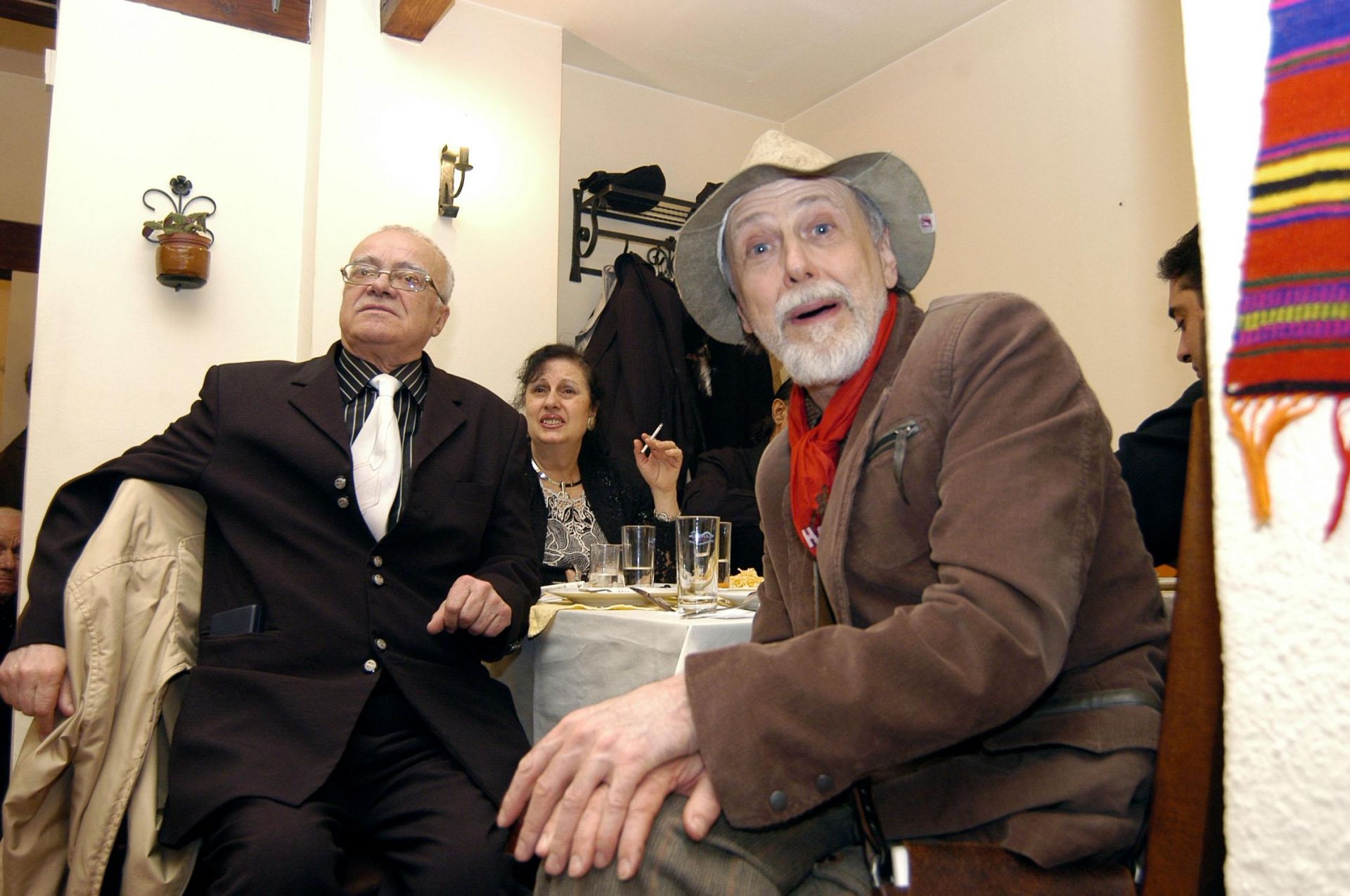 1 март 2006 г.- Проф. Вучков с художника Иван Яхнаджиев на честването на 70-годишния си юбилей и 3 години от старта на предаването "Размисли и страсти" по телевизия СКАТ