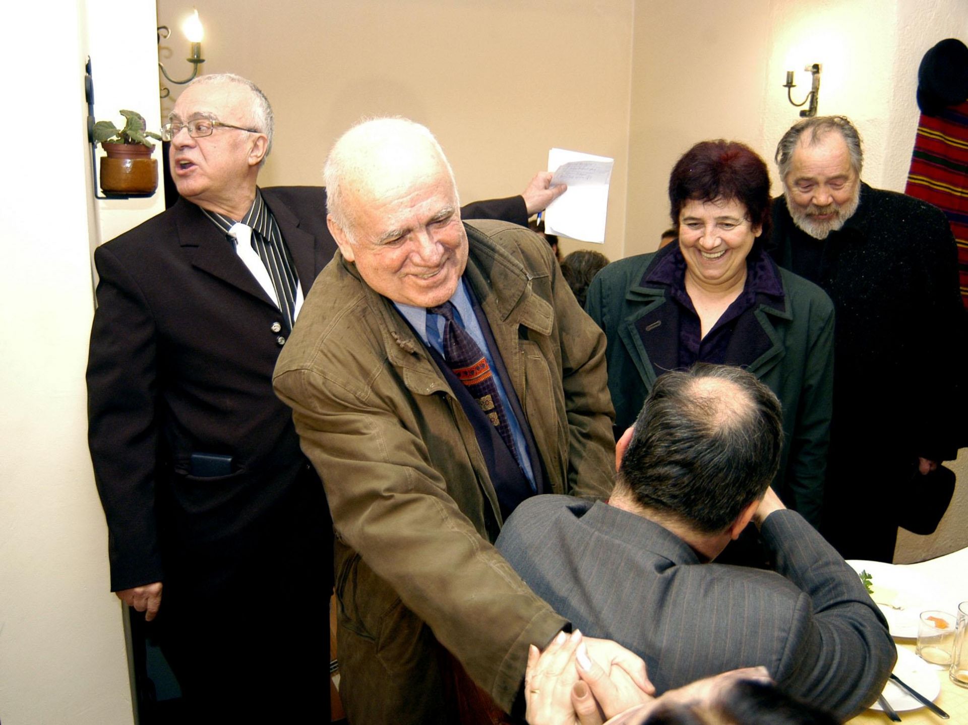 1 март 2006 г.- Проф. Вучков посреща Марко Семов и съпругата му Анастасия Сабинова на честването на 70-годишния си юбилей и 3 години от старта на предаването "Размисли и страсти" по телевизия СКАТ.