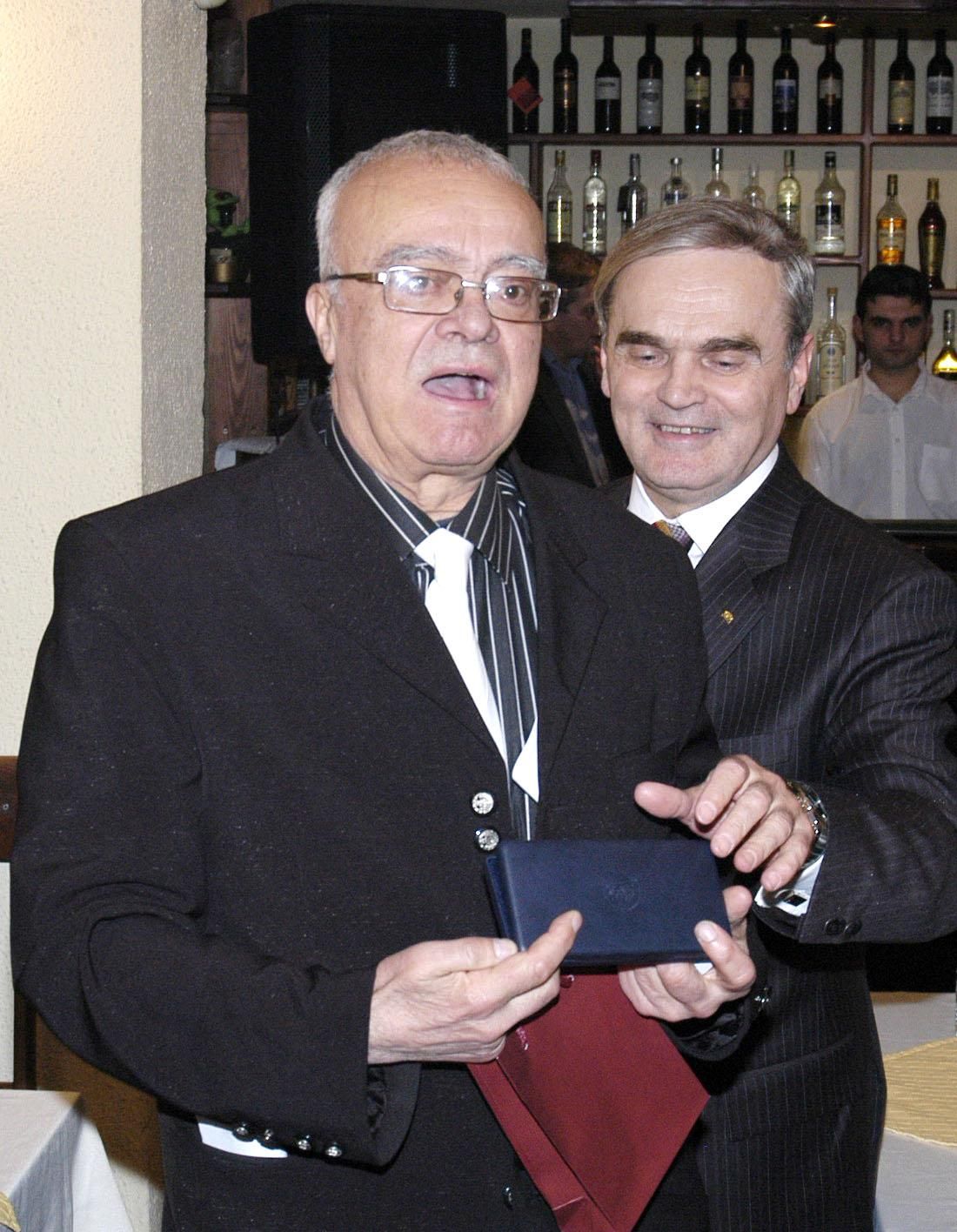 1 март 2006 г.- Проф. Вучков с главния секретар на БНБ Петко Кръстев на честването на 70-годишния си юбилей и 3 години от старта на предаването "Размисли и страсти" по телевизия СКАТ.