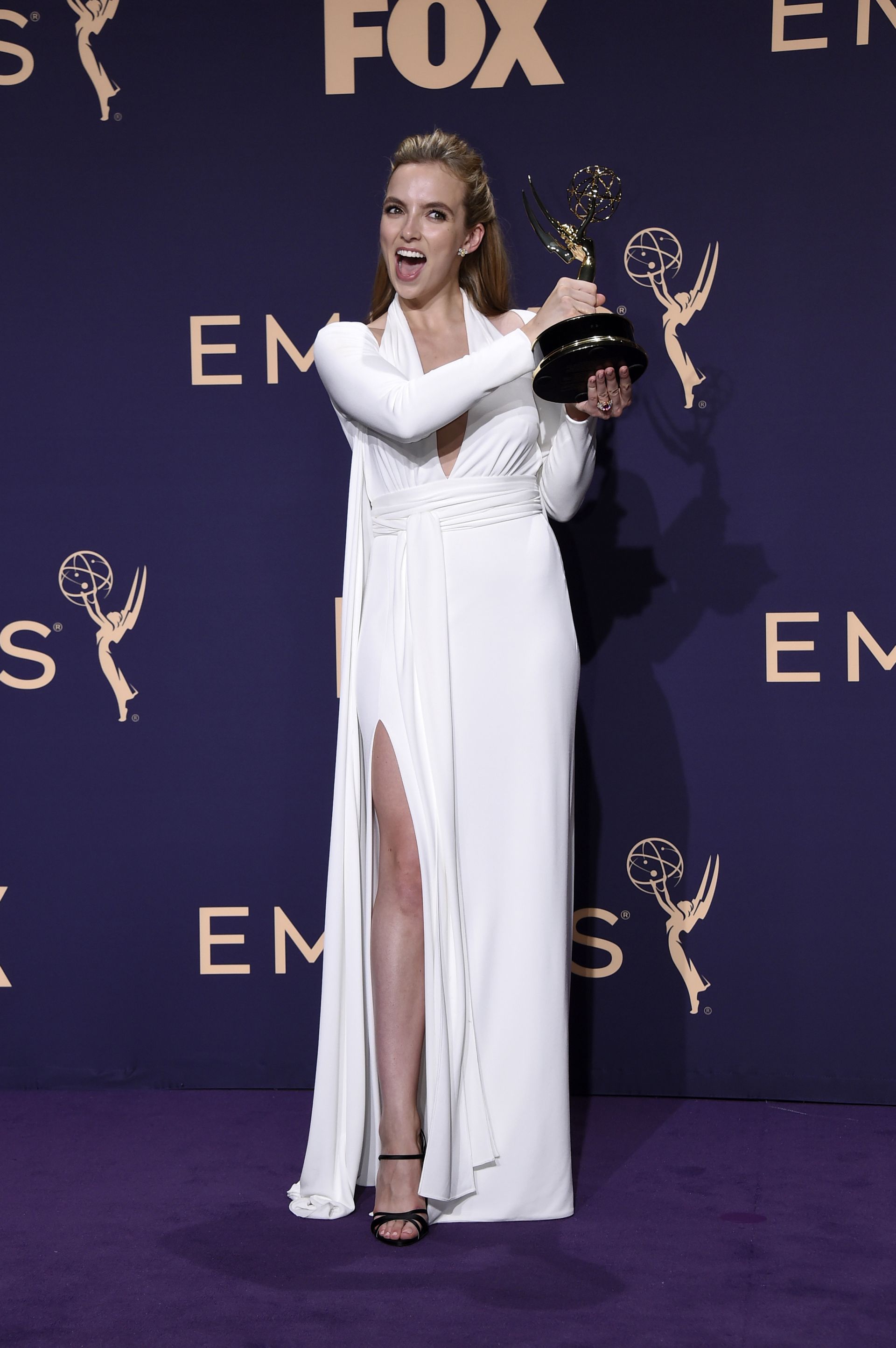 Наградата за най-добра актриса в драматичен сериал получи Джоди Комър