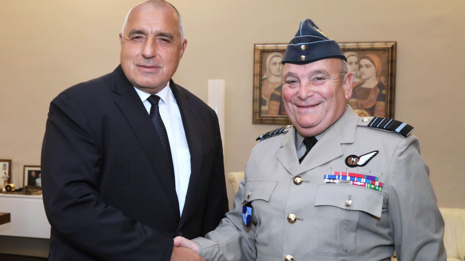 България успешно изпълнява поетия ангажимент за инвестиции в отбраната договорени