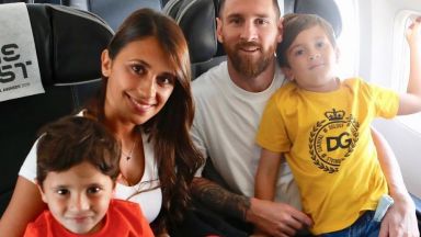 Меси със семейството си на частен самолет към наградата за най-добър футболист