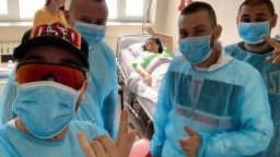 Цвети на Криско пусна непоказвана снимка от болницата