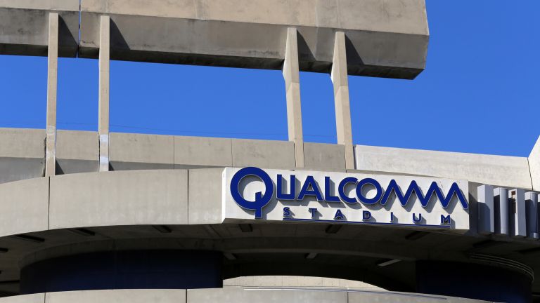 Qualcomm възобновява доставките на чипове за Huawei